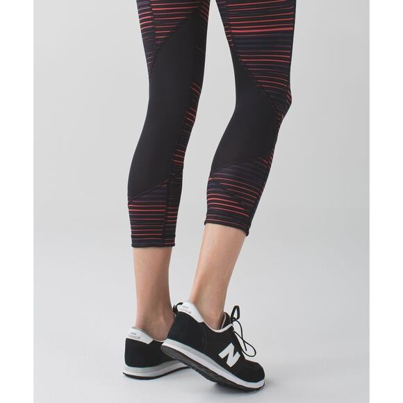Lululemon Pace Rival Crop Full On Luxtreme Twisted Dune Alarming Striped Size 6 - Picture 16 of 16